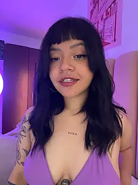 Snapshot of Ashley_Chriss chatting on 12.18.25 Ashley Chriss online show from 12.18.25