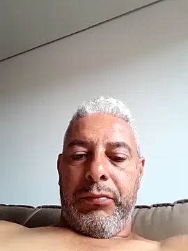 Snapshot of gordonunes chatting on 05.15.26 gordonunes online show from 05.15.26