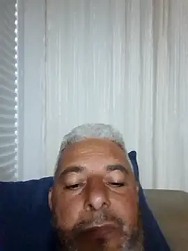 Snapshot of gordonunes chatting on 05.17.26 gordonunes online show from 05.17.26