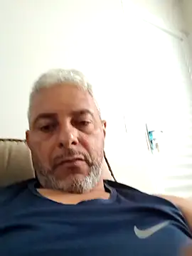 Snapshot of gordonunes chatting on 05.18.26 gordonunes online show from 05.18.26