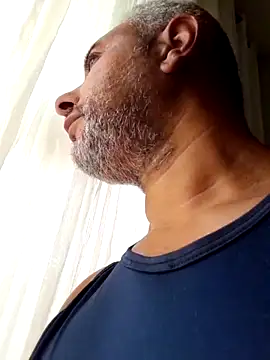 Snapshot of gordonunes chatting on 05.19.26 gordonunes online show from 05.19.26