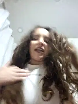 Snapshot of LineaDemie chatting on 10.17.25 LineaDemie online show from 10.17.25