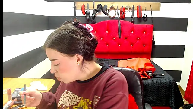 Marian Ran online show from 01.06.25