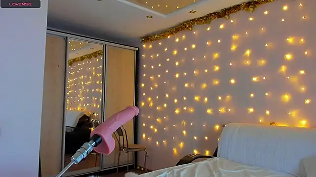 Snapshot of May_Flower chatting on 12.23.24 May Flower online show from 12.23.24