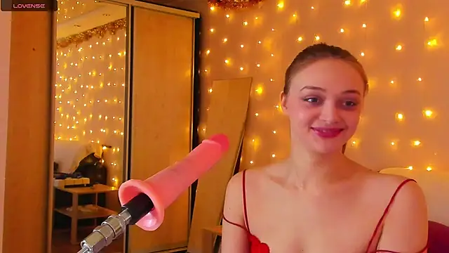 Snapshot of May_Flower chatting on 01.12.25 May Flower online show from 01.12.25