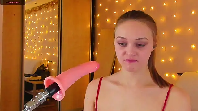 Snapshot of May_Flower chatting on 01.12.25 May Flower online show from 01.12.25