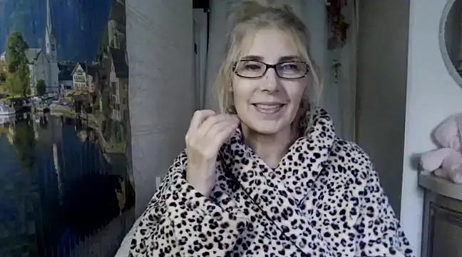 sweet raspberry online show from 02.18.25