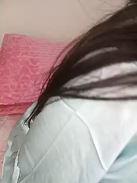 Snapshot of Liyan- chatting on 02.14.25 Liyan- online show from 02.14.25