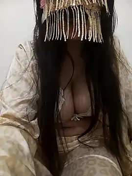 Snapshot of Liyan- chatting on 03.01.25 Liyan- online show from 03.01.25