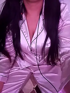 Snapshot of Liyan- chatting on 03.02.25 Liyan- online show from 03.02.25