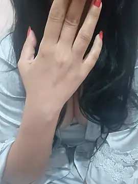 Snapshot of Liyan- chatting on 11.12.25 Liyan- online show from 11.12.25