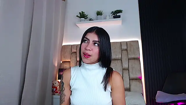 Snapshot of little_sophie18 chatting on 02.06.25 little sophie18 online show from 02.06.25