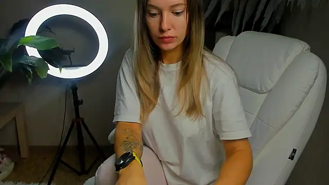 foxy blond online show from 10.22.25