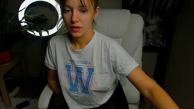 foxy blond online show from 10.25.25