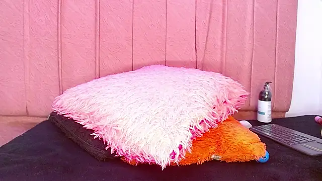 Snapshot of margiesfunnyhot303av chatting on 03.14.25 margiesfunnyhot303av online show from 03.14.25