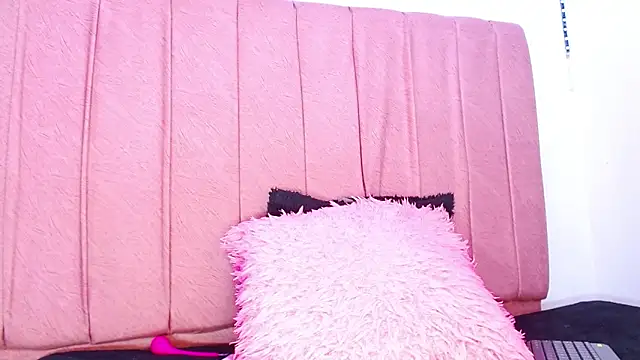 Snapshot of margiesfunnyhot303av chatting on 03.14.25 margiesfunnyhot303av online show from 03.14.25