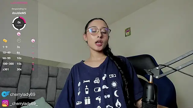 Snapshot of ladyAn_ chatting on 12.25.24 ladyAn online show from 12.25.24