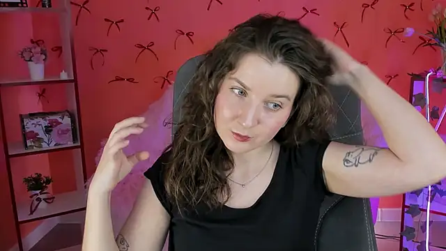 Snapshot of JackieByrd chatting on 03.19.25 JackieByrd online show from 03.19.25