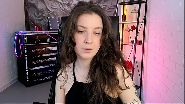 Snapshot of JackieByrd chatting on 09.14.25 JackieByrd online show from 09.14.25