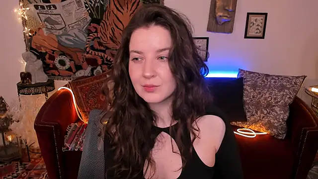 Snapshot of JackieByrd chatting on 09.20.25 JackieByrd online show from 09.20.25