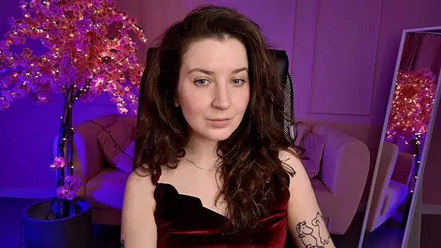 Snapshot of JackieByrd chatting on 10.07.25 JackieByrd online show from 10.07.25