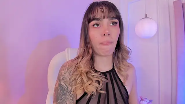 Lucy Vega online show from 12.05.25