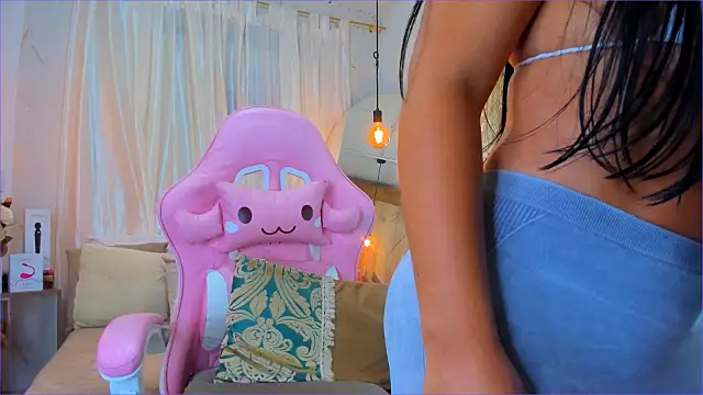 Snapshot of Natasha_hartaman chatting on 12.04.25 Natasha hartaman online show from 12.04.25