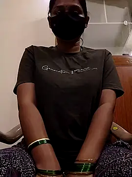 Snapshot of Kashish_18 chatting on 11.30.25 Kashish 18 online show from 11.30.25