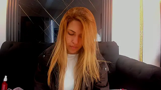 Snapshot of EvaaLovia1 chatting on 09.24.25 EvaaLovia1 online show from 09.24.25