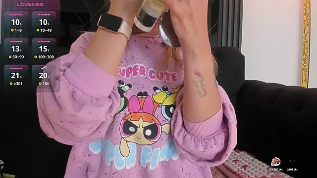 Snapshot of EvaaLovia1 chatting on 10.30.25 EvaaLovia1 online show from 10.30.25