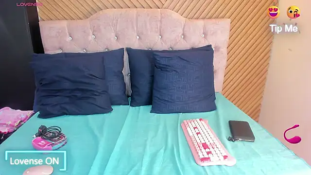 Snapshot of EvaaLovia1 chatting on 01.13.26 EvaaLovia1 online show from 01.13.26