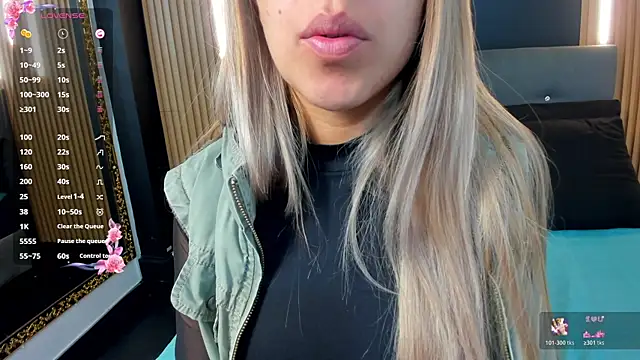 Snapshot of EvaaLovia1 chatting on 01.19.26 EvaaLovia1 online show from 01.19.26