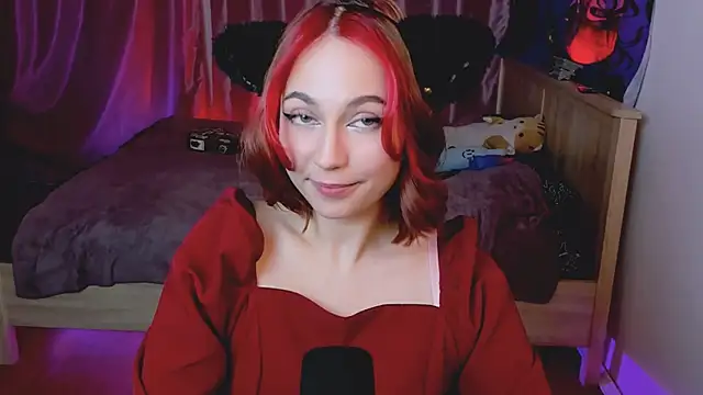 Snapshot of Carolina_Leep chatting on 12.10.24 Carolina Leep online show from 12.10.24