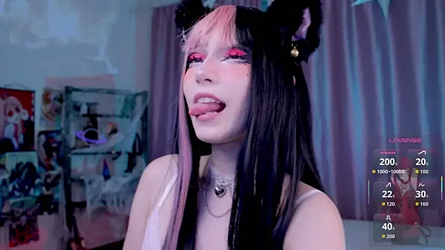 Snapshot of Carolina_Leep chatting on 10.18.25 Carolina Leep online show from 10.18.25