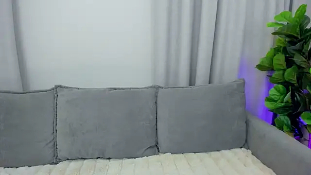 Snapshot of sexyangeloux chatting on 12.22.25 sexyangeloux online show from 12.22.25