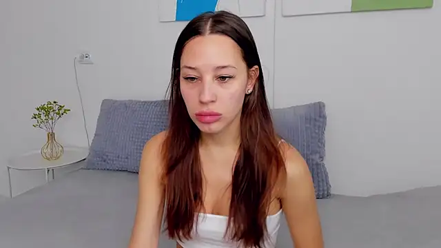 Snapshot of SelenaRousey chatting on 11.13.25 SelenaRousey online show from 11.13.25