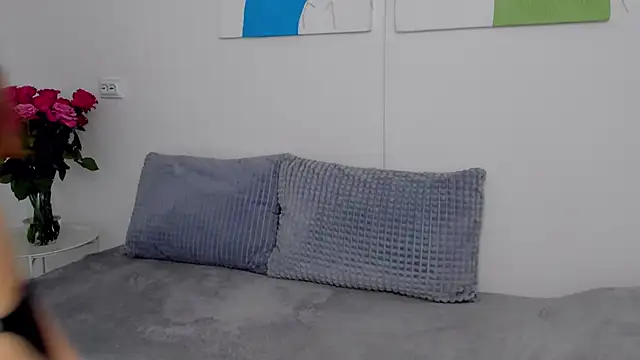 Snapshot of SelenaRousey chatting on 11.20.25 SelenaRousey online show from 11.20.25