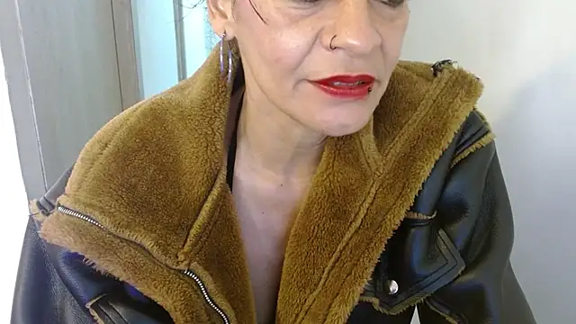 AlexandraJones  online show from 02.13.25