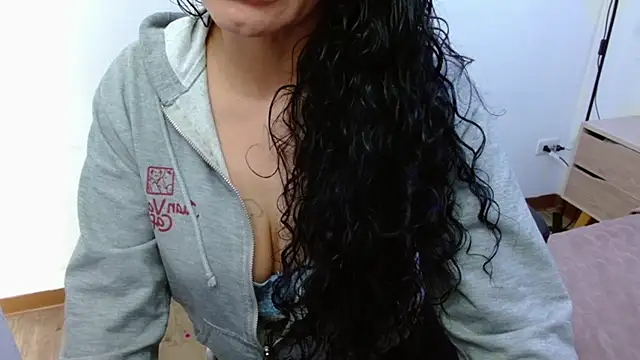 AlexandraJones  online show from 10.04.25