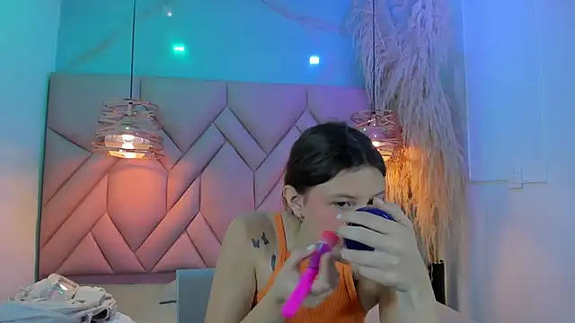 Snapshot of AngelaaCute_ chatting on 12.23.24 AngelaaCute online show from 12.23.24