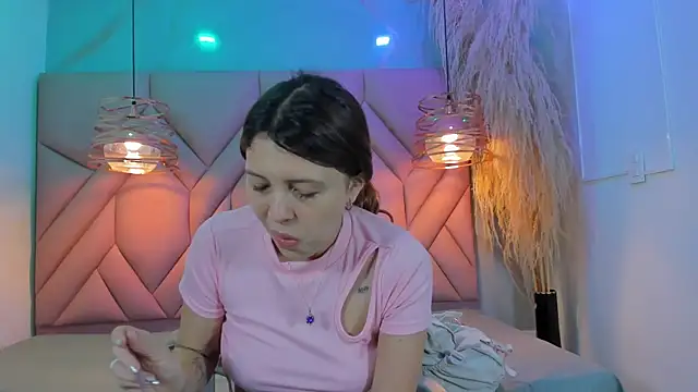 Snapshot of AngelaaCute_ chatting on 12.26.24 AngelaaCute online show from 12.26.24