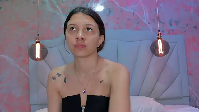 Snapshot of AngelaaCute_ chatting on 01.09.25 AngelaaCute online show from 01.09.25