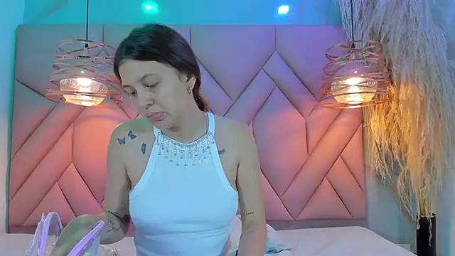 Snapshot of AngelaaCute_ chatting on 01.12.25 AngelaaCute online show from 01.12.25