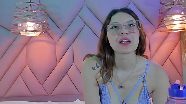 Snapshot of AngelaaCute_ chatting on 01.25.25 AngelaaCute online show from 01.25.25