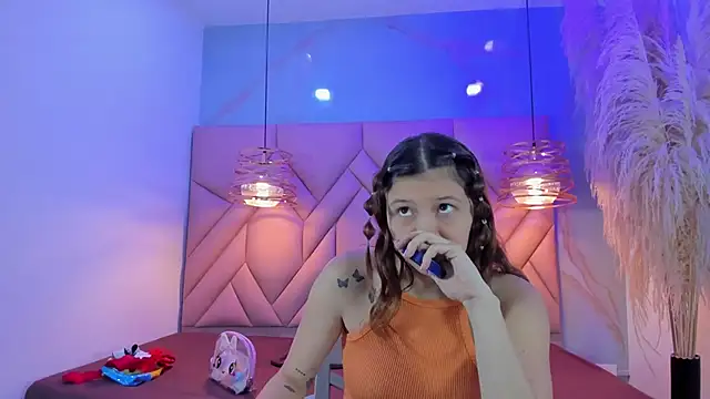 Snapshot of AngelaaCute_ chatting on 02.05.25 AngelaaCute online show from 02.05.25
