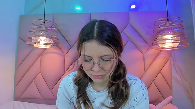 Snapshot of AngelaaCute_ chatting on 02.07.25 AngelaaCute online show from 02.07.25