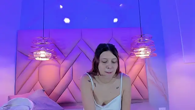 Snapshot of AngelaaCute_ chatting on 03.08.25 AngelaaCute online show from 03.08.25
