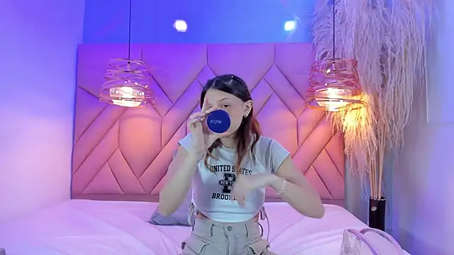 Snapshot of AngelaaCute_ chatting on 03.21.25 AngelaaCute online show from 03.21.25