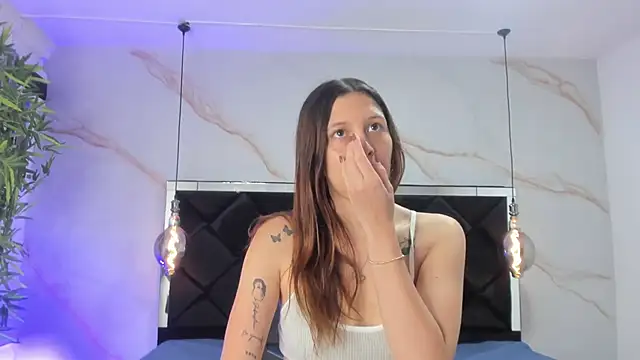 Snapshot of AngelaaCute_ chatting on 10.15.25 AngelaaCute online show from 10.15.25