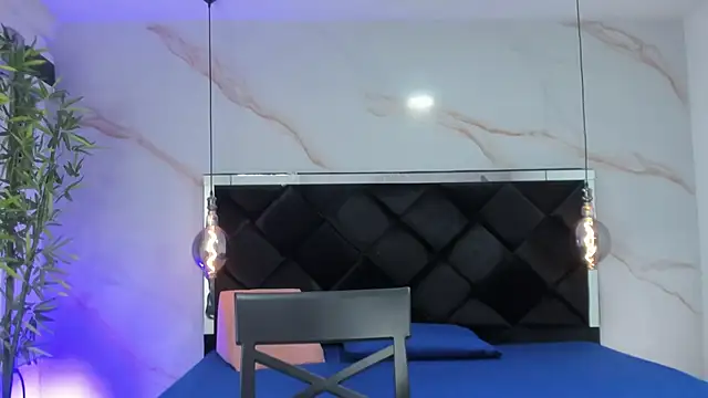 Snapshot of AngelaaCute_ chatting on 10.21.25 AngelaaCute online show from 10.21.25